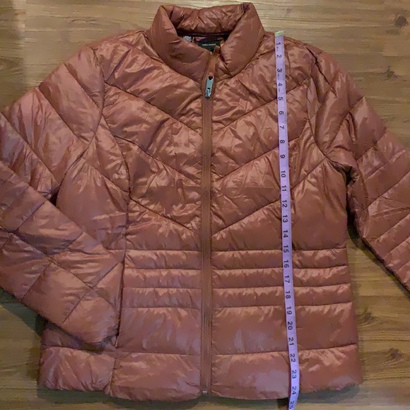 Lightweight Rust Color Puffer Jacket - Picture 5 of 6